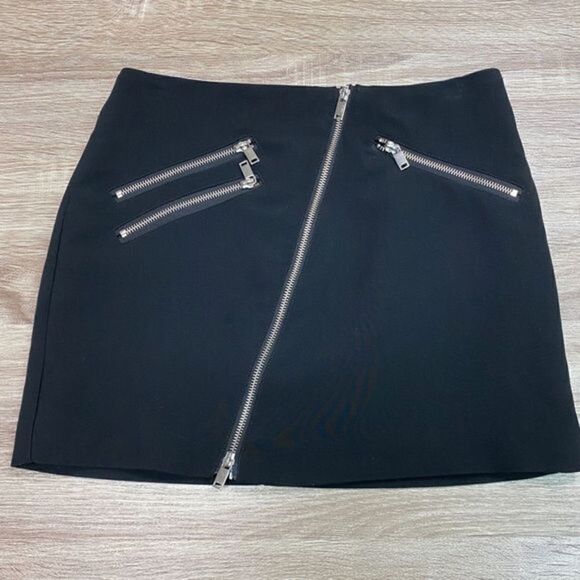 H&M Mini Skirt w/Asymmetrical Zipper & Zippered Pockets Black - Size 8 - Picture 2 of 11